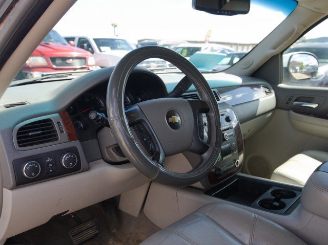 Used 2009 Chevrolet Suburban LT w/ Luxury Package AWD/4WD image 16