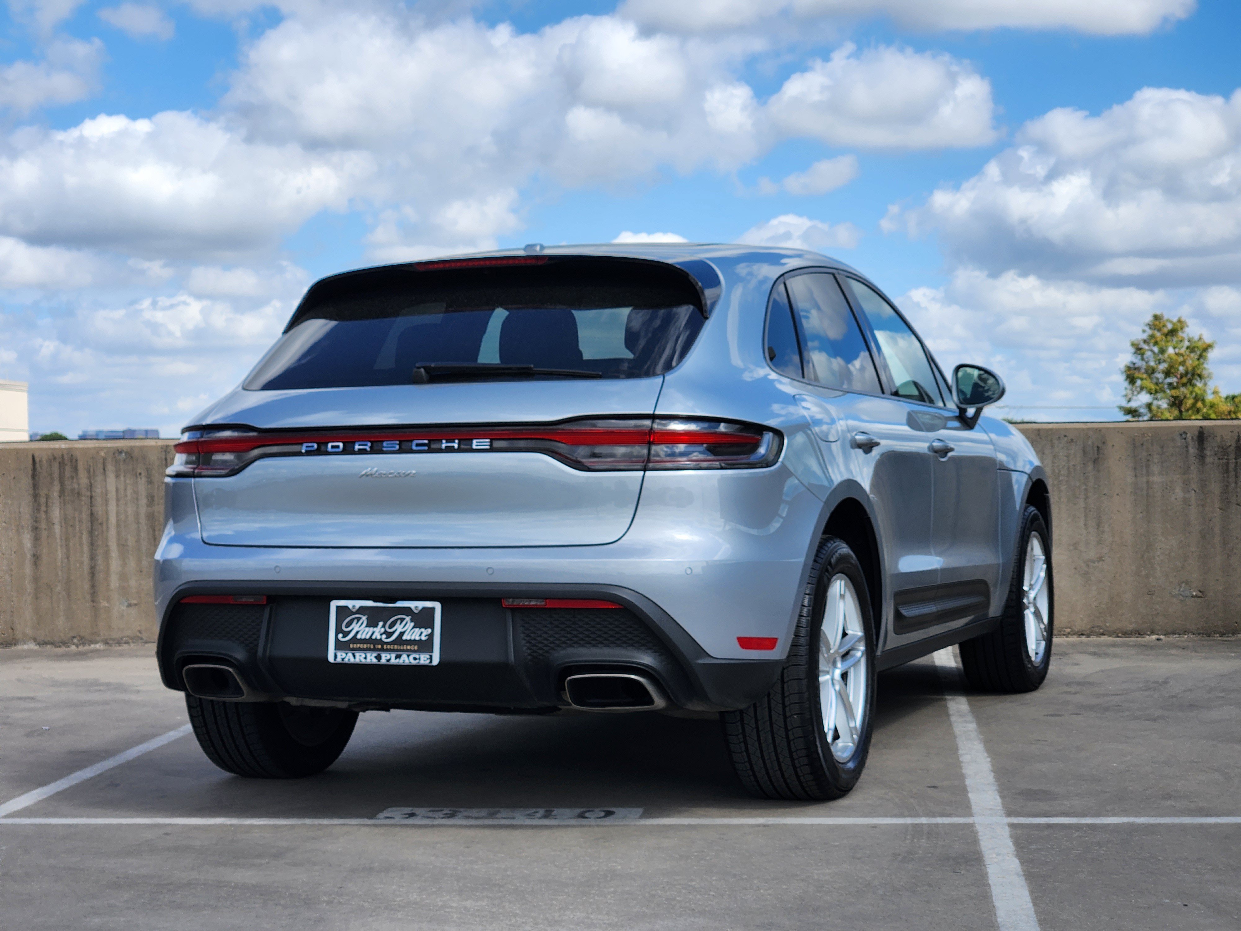 Certified 2026 Porsche Macan AWD/4WD image 8