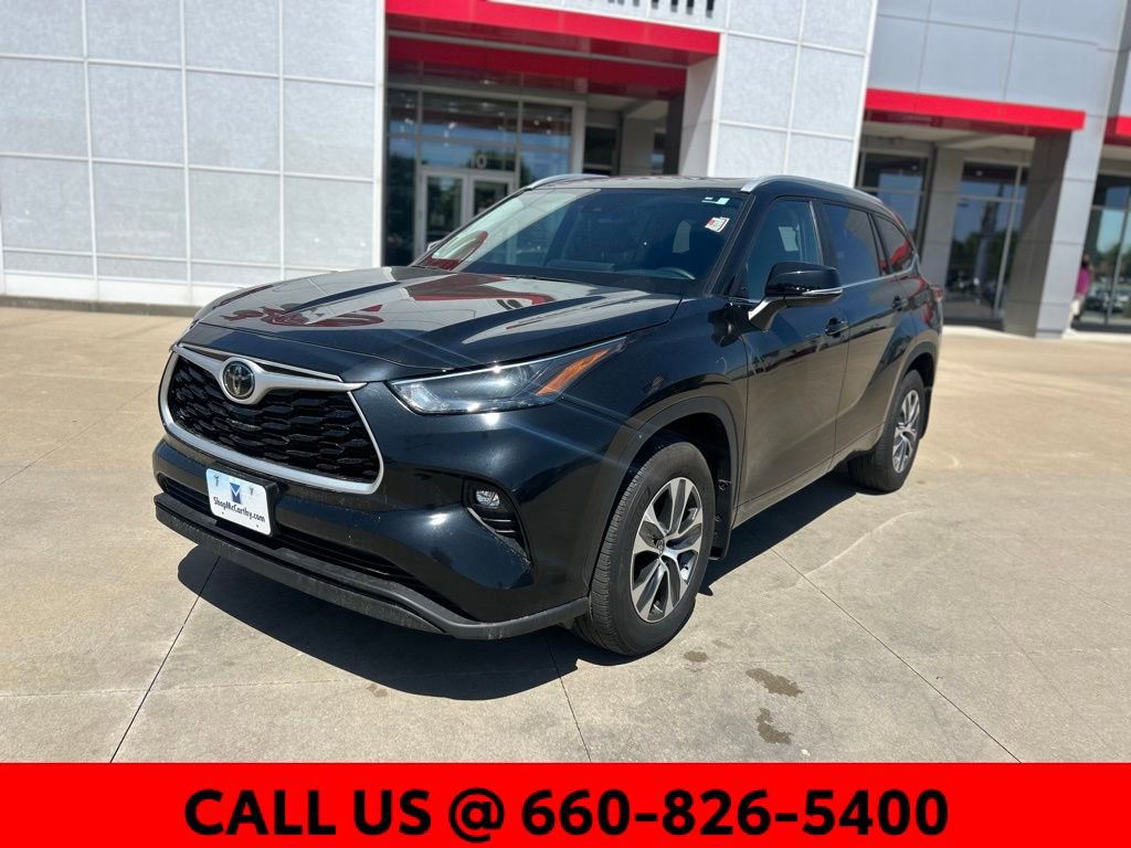 Certified 2024 Toyota Highlander XLE AWD/4WD image 2