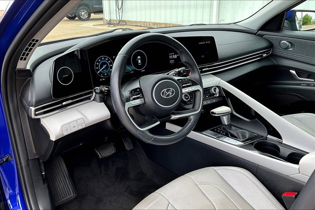 Used 2023 Hyundai Elantra Limited w/ Cargo Package image 16