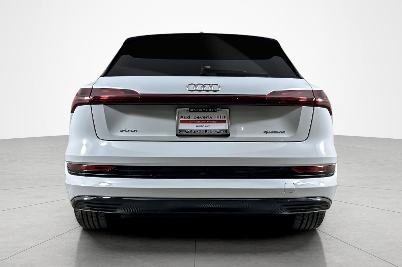 Used 2022 Audi e-tron Premium w/ Convenience Plus Package image 4