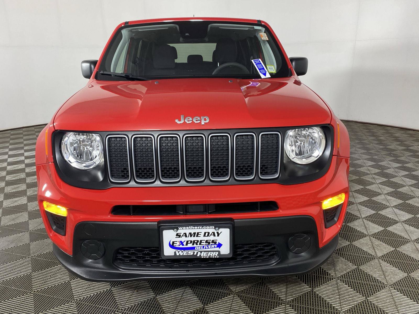 Used 2023 Jeep Renegade Latitude AWD/4WD image 2