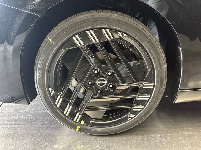 New 2026 Nissan Sentra SR w/ Floor Mat Package FWD image 13