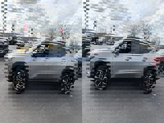 New 2026 Chevrolet Trax RS w/ Sunroof Package image 7