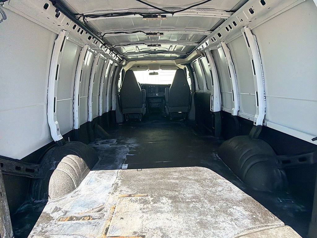 Used 2025 Chevrolet Express 3500 Extended w/ Driver Convenience Package RWD image 21