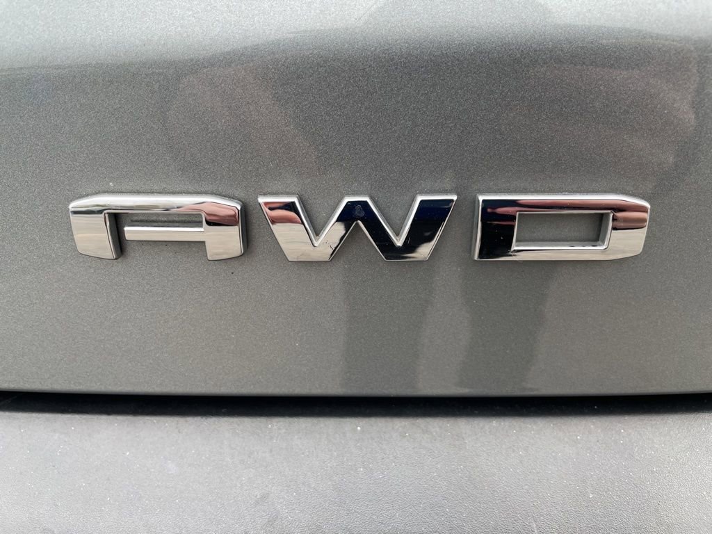 Used 2023 GMC Acadia SLE image 8