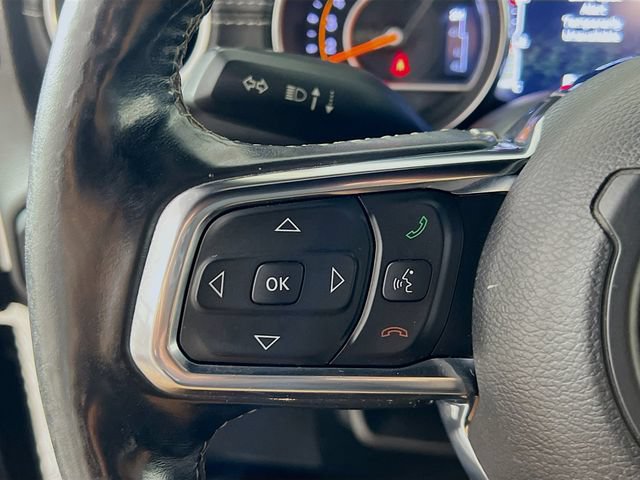 Used 2019 Jeep Wrangler Unlimited Sahara w/ Dual Top Group AWD/4WD image 13
