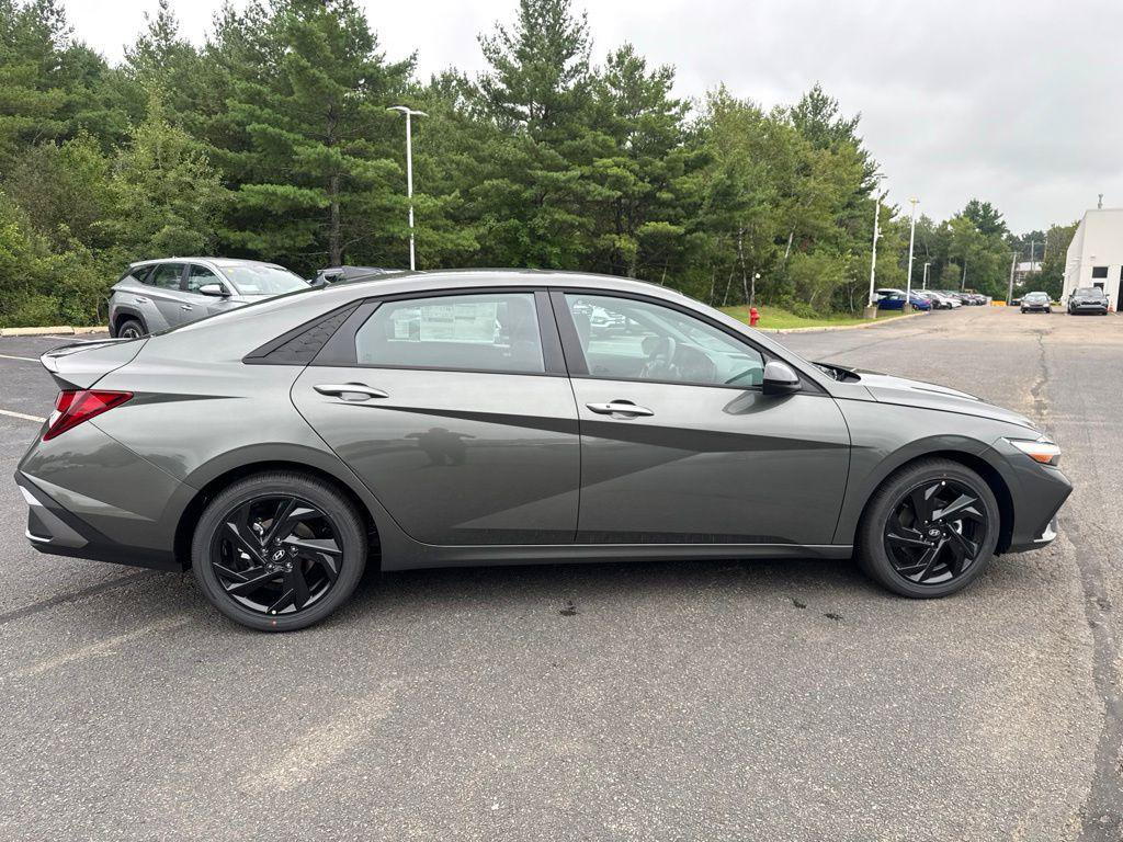 New 2026 Hyundai Elantra SEL Sport FWD image 7