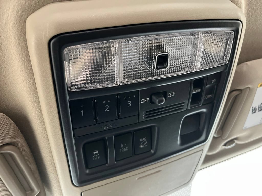 Used 2018 Toyota 4Runner SR5 Premium AWD/4WD image 18
