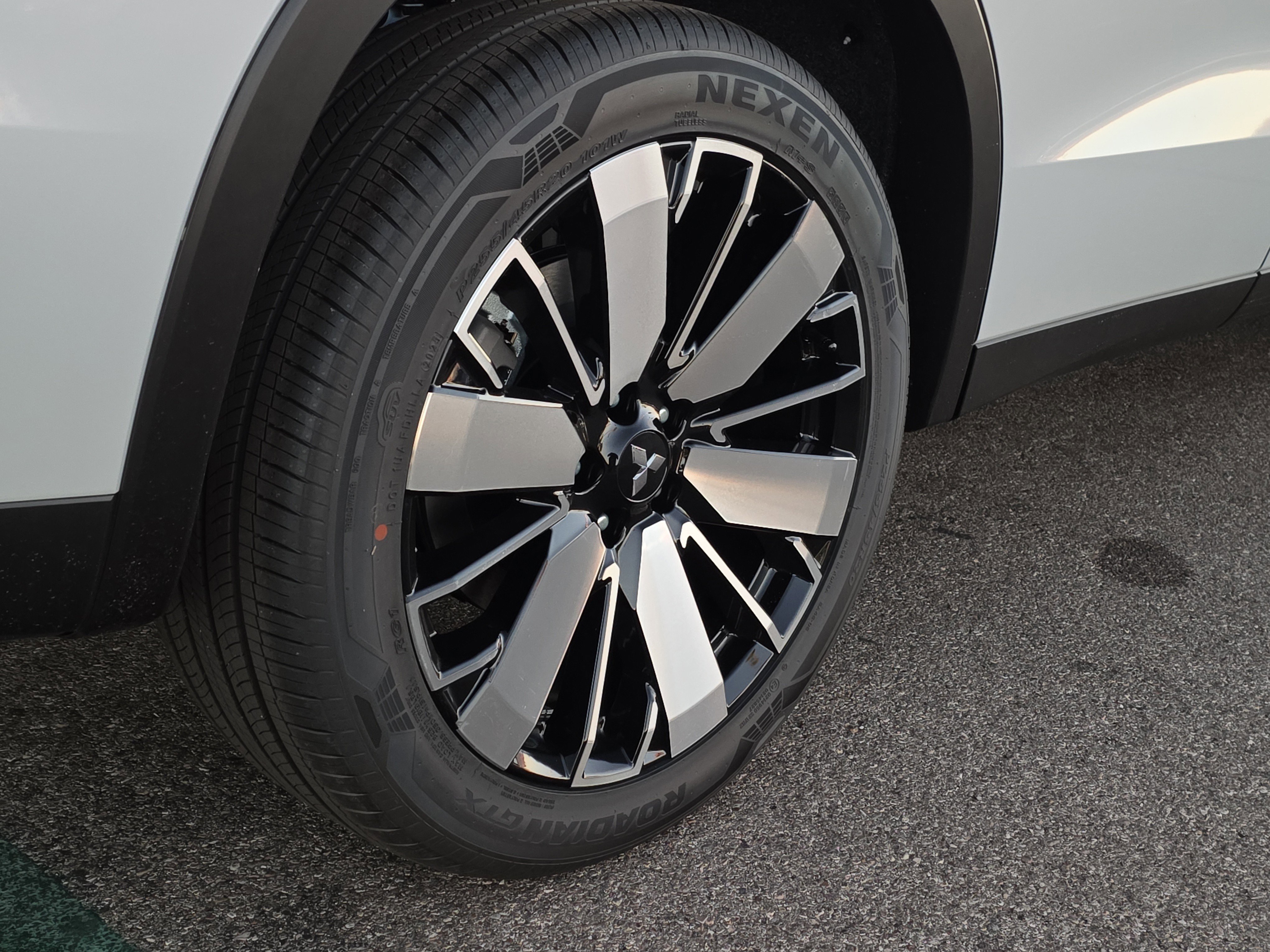 New 2025 Mitsubishi Outlander SE image 5