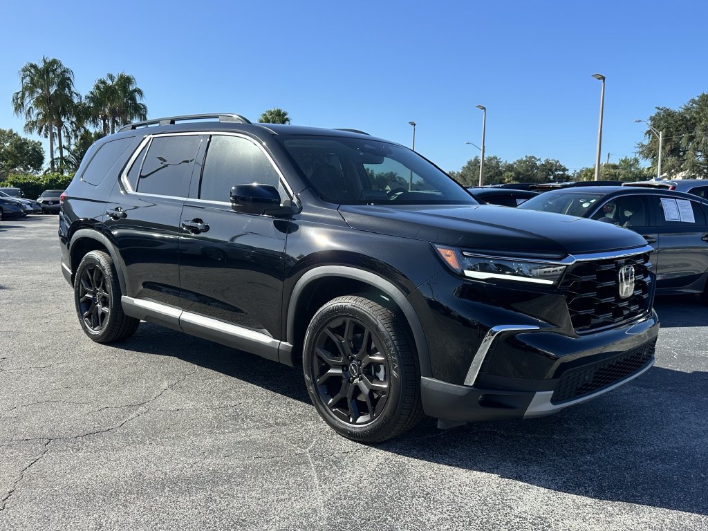 Used 2025 Honda Pilot Touring image 2