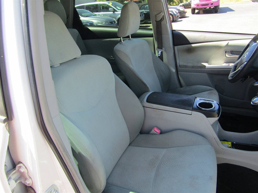 Used 2014 Toyota Prius V Two FWD image 5