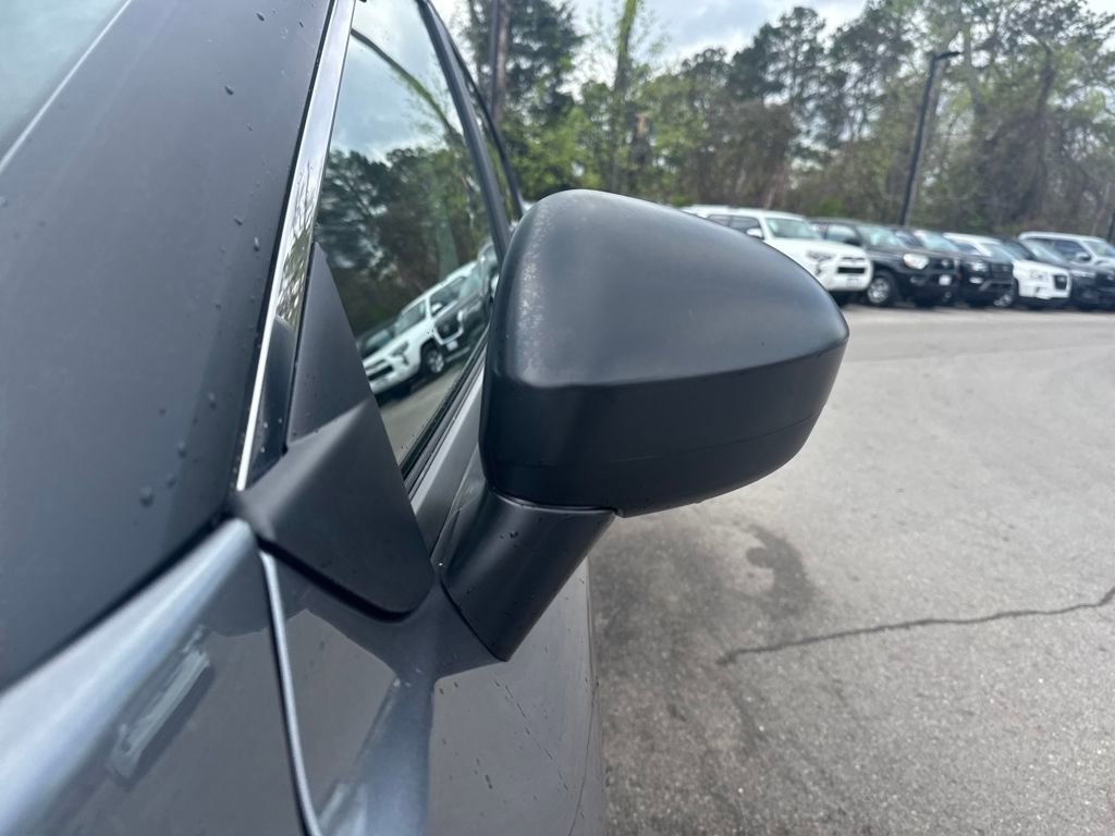 Used 2023 Nissan Rogue S image 33