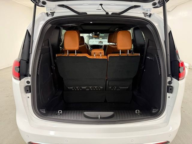 New 2026 Chrysler Pacifica Pinnacle FWD image 8