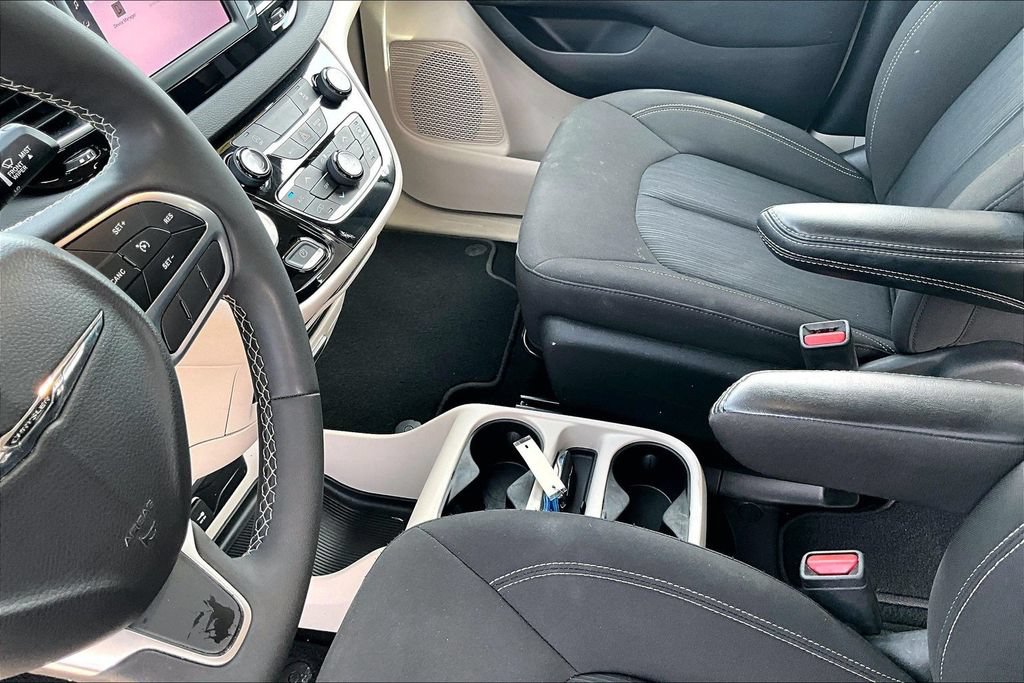 Used 2024 Chrysler Voyager LX FWD image 21