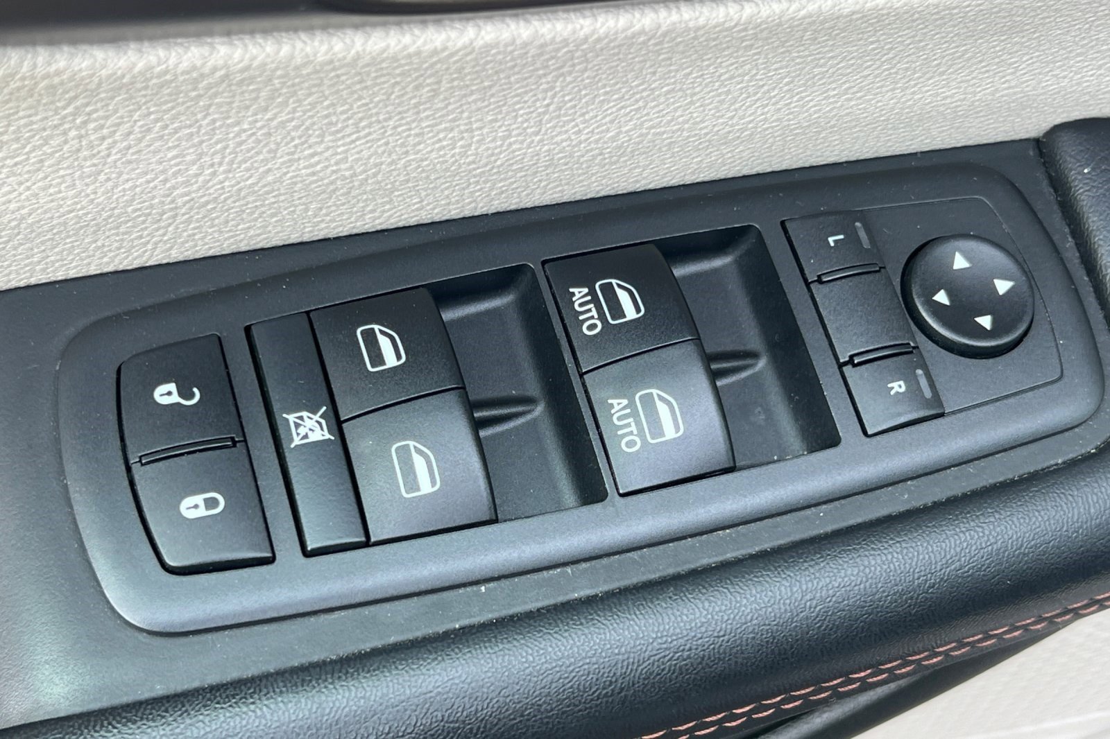 Used 2018 Chrysler Pacifica Touring Plus image 12
