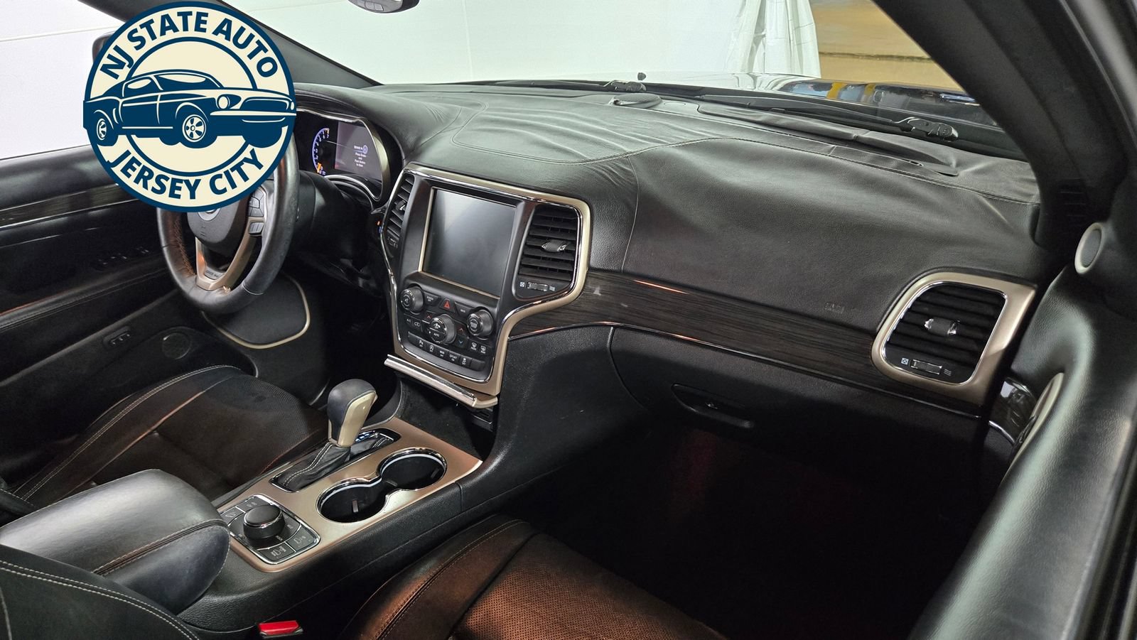 Used 2017 Jeep Grand Cherokee Overland AWD/4WD image 42