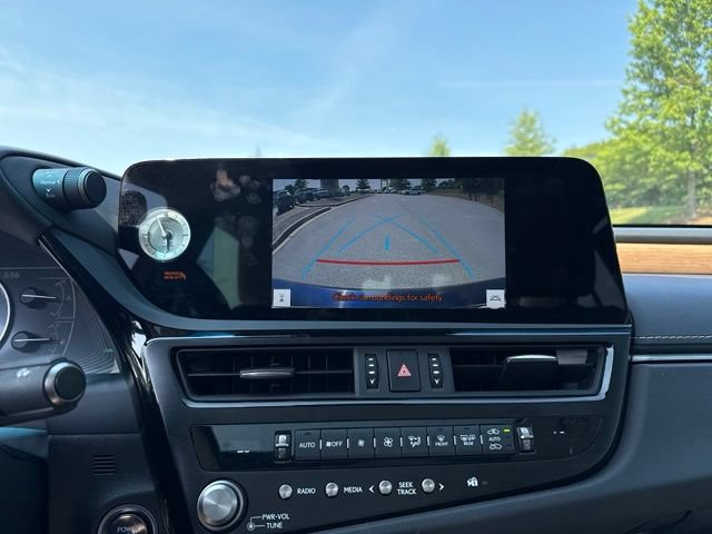 Used 2025 Lexus ES 300h w/ Premium Package FWD image 23