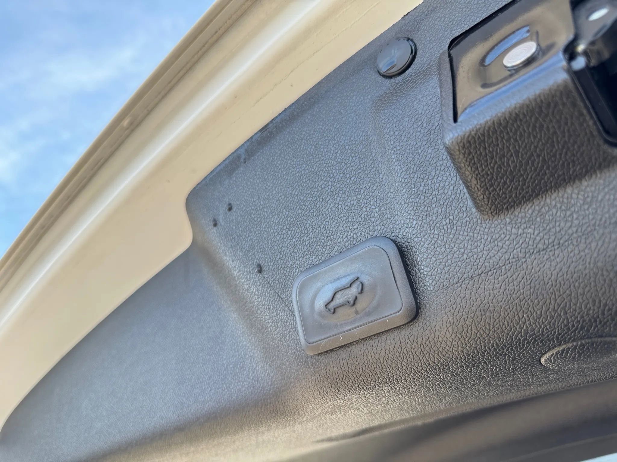 Used 2016 GMC Acadia SLE image 29