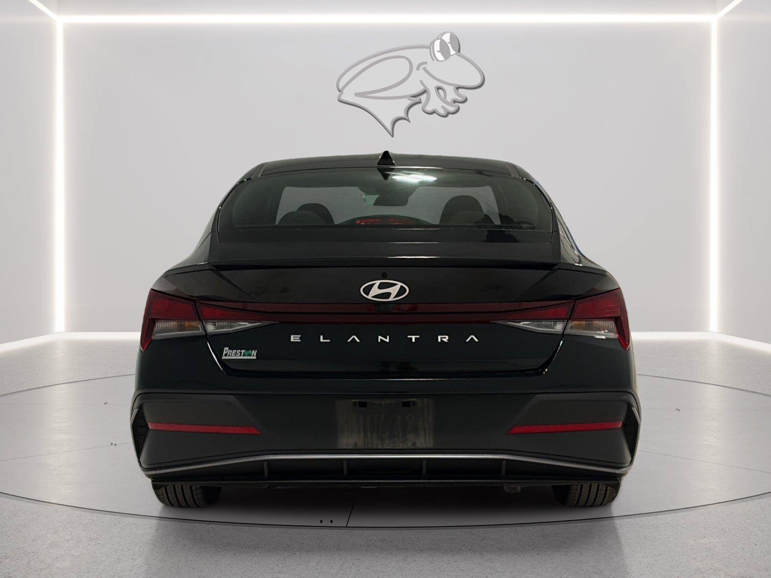Used 2026 Hyundai Elantra Sport FWD image 4