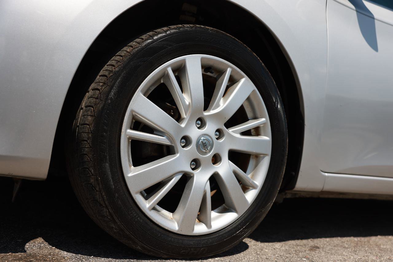 Used 2013 Nissan Sentra SL w/ Leather Pkg FWD image 34