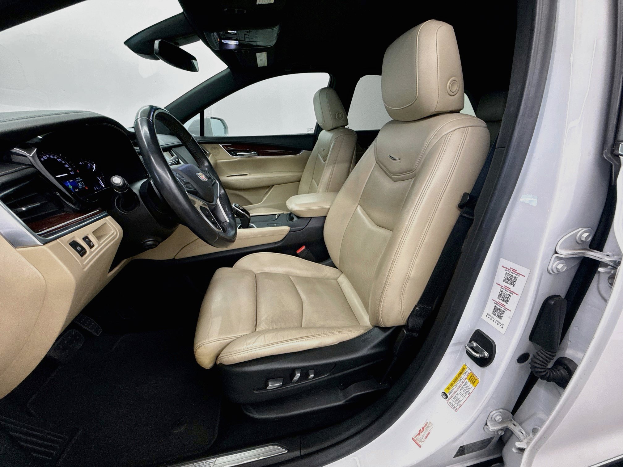 Used 2017 Cadillac XT5 Luxury w/ Driver Awareness Package FWD image 13