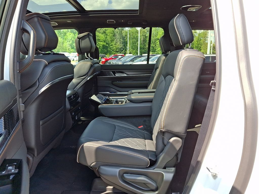 New 2026 Jeep Grand Wagoneer L Summit AWD/4WD image 7