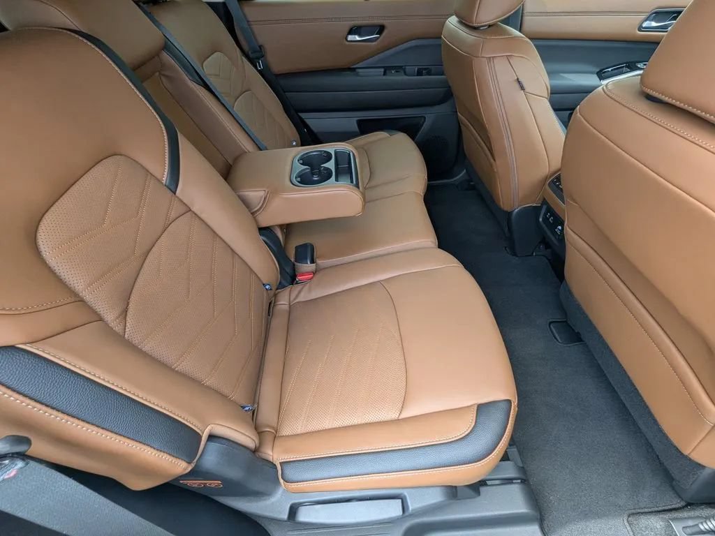 Certified 2025 Nissan Pathfinder Platinum w/ Cargo Package FWD image 14