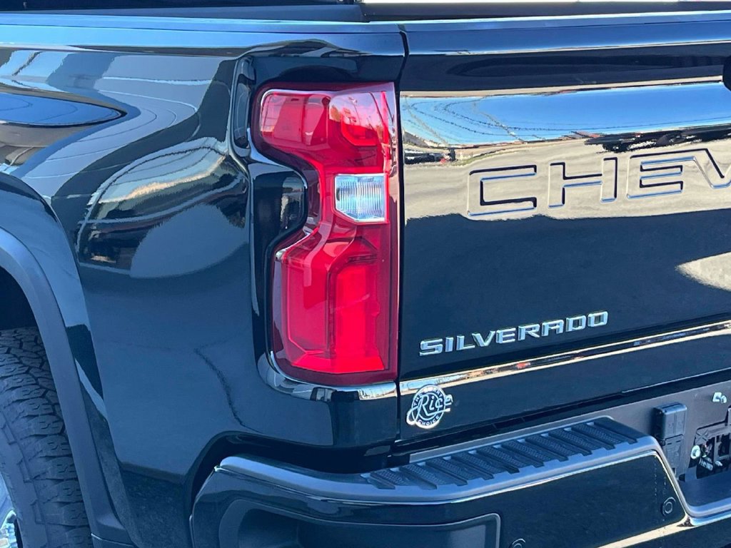 Certified 2024 Chevrolet Silverado 2500 High Country w/ High Country Premium Package AWD/4WD image 10
