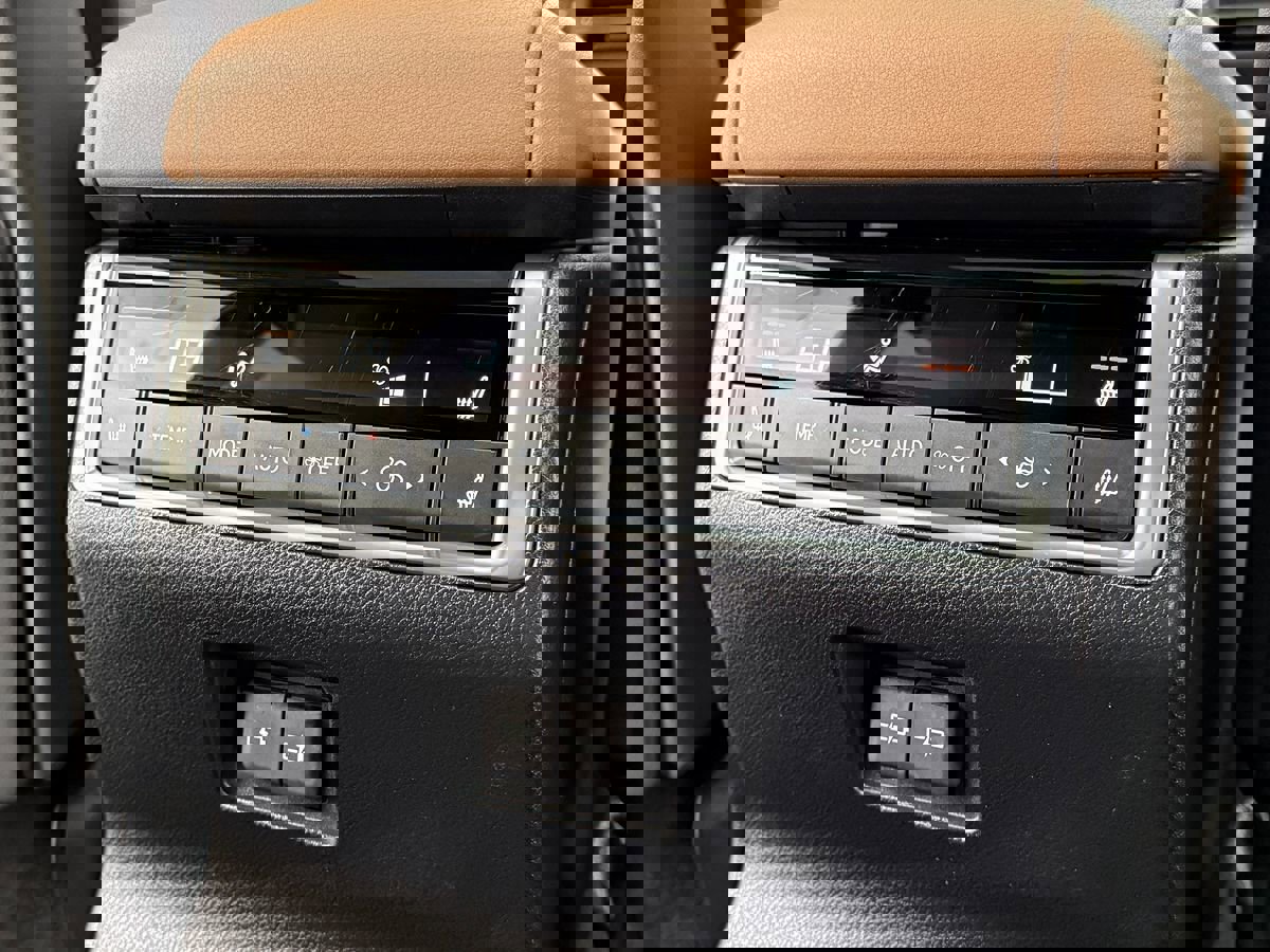 Used 2025 Lexus GX 550 w/ Accessory Package (2T) image 42