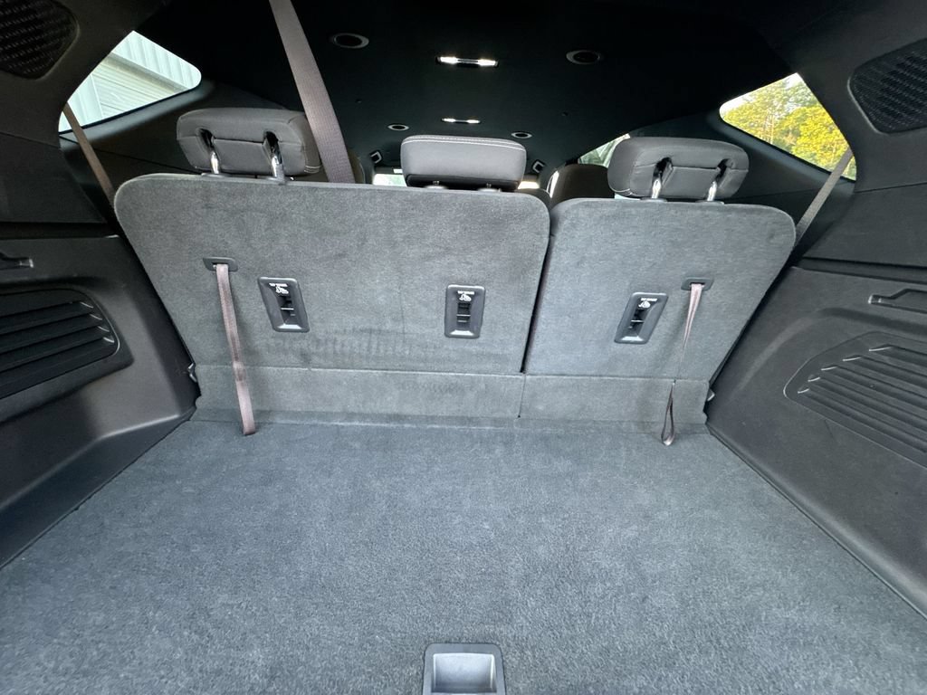 Used 2025 Chevrolet Traverse LT FWD image 35