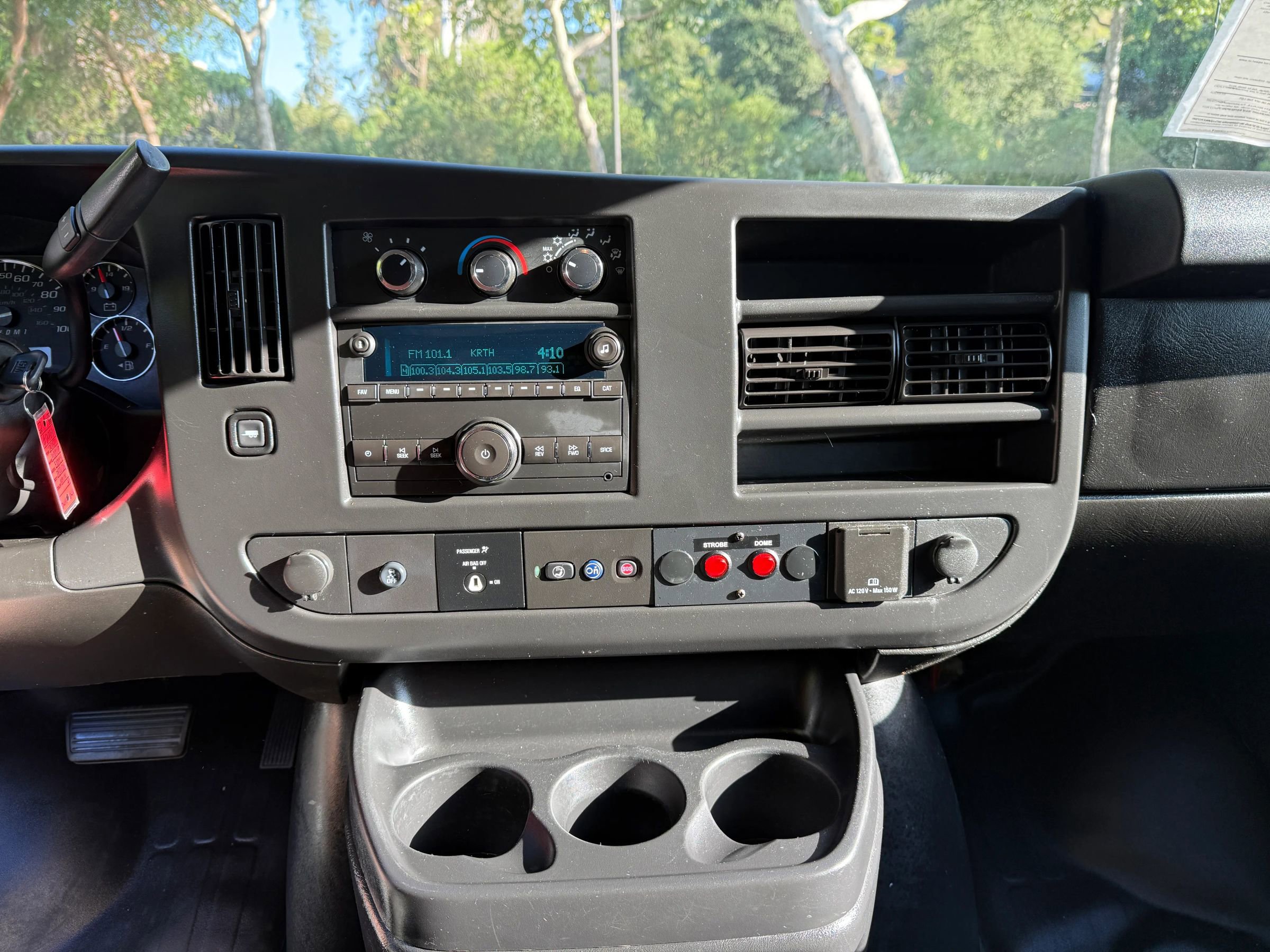 Used 2015 Chevrolet Express 2500 image 28