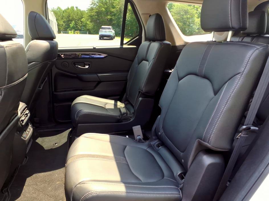 Used 2023 Honda Pilot Touring image 13