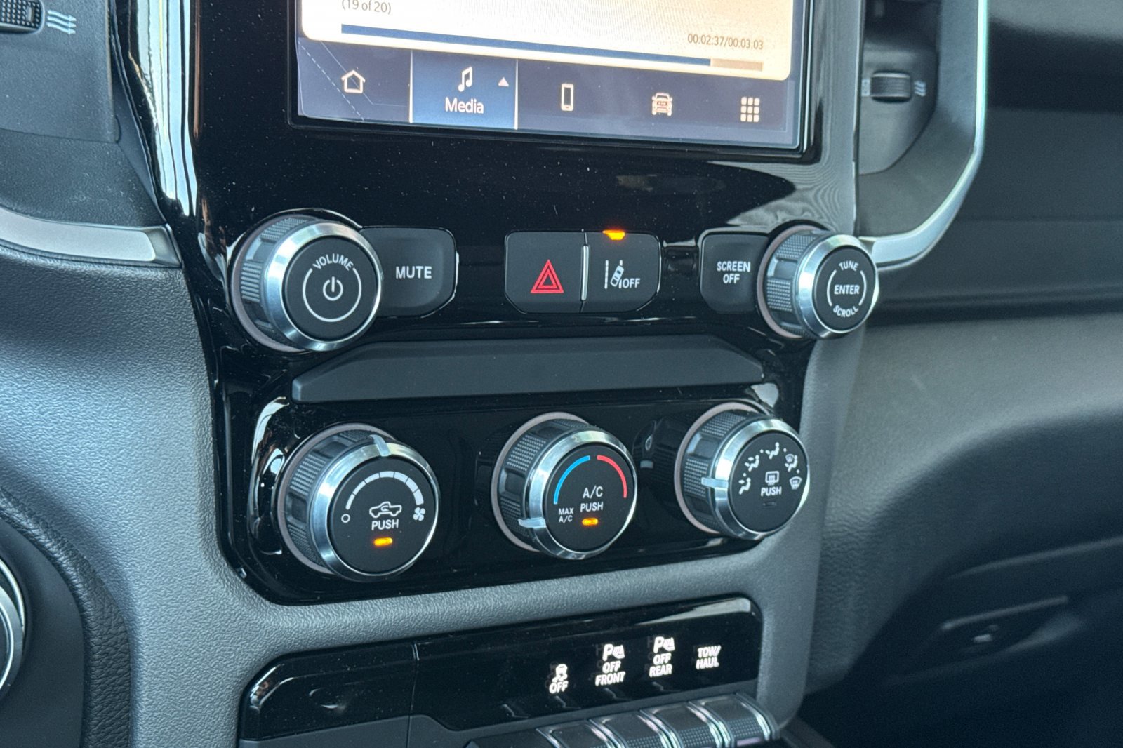 New 2026 RAM 1500 Express AWD/4WD image 18