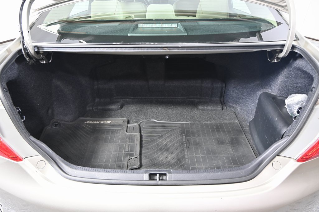 Used 2014 Toyota Camry LE image 16