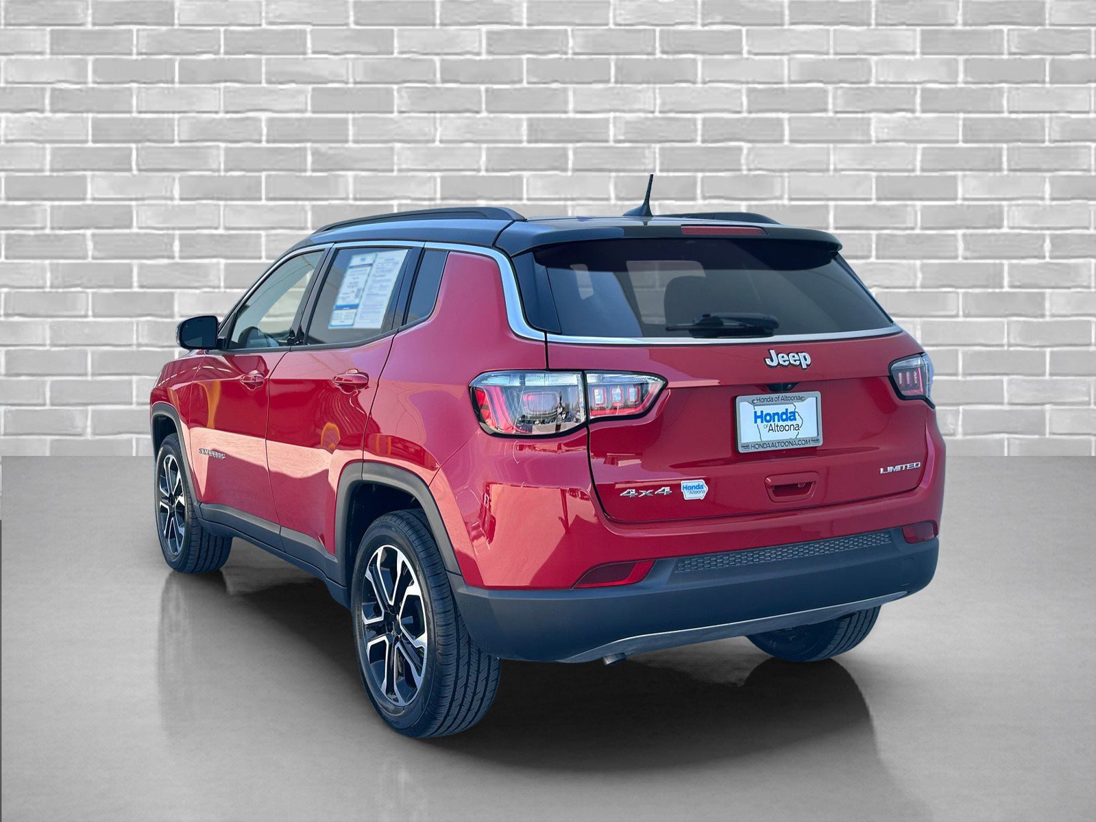 Used 2024 Jeep Compass Limited w/ Sun and Sound Group AWD/4WD image 3