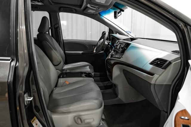 Used 2012 Toyota Sienna XLE FWD image 35