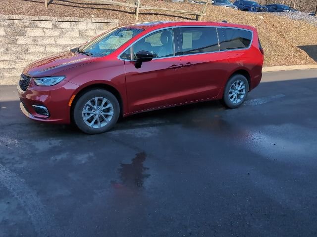 Used 2026 Chrysler Pacifica Select image 5