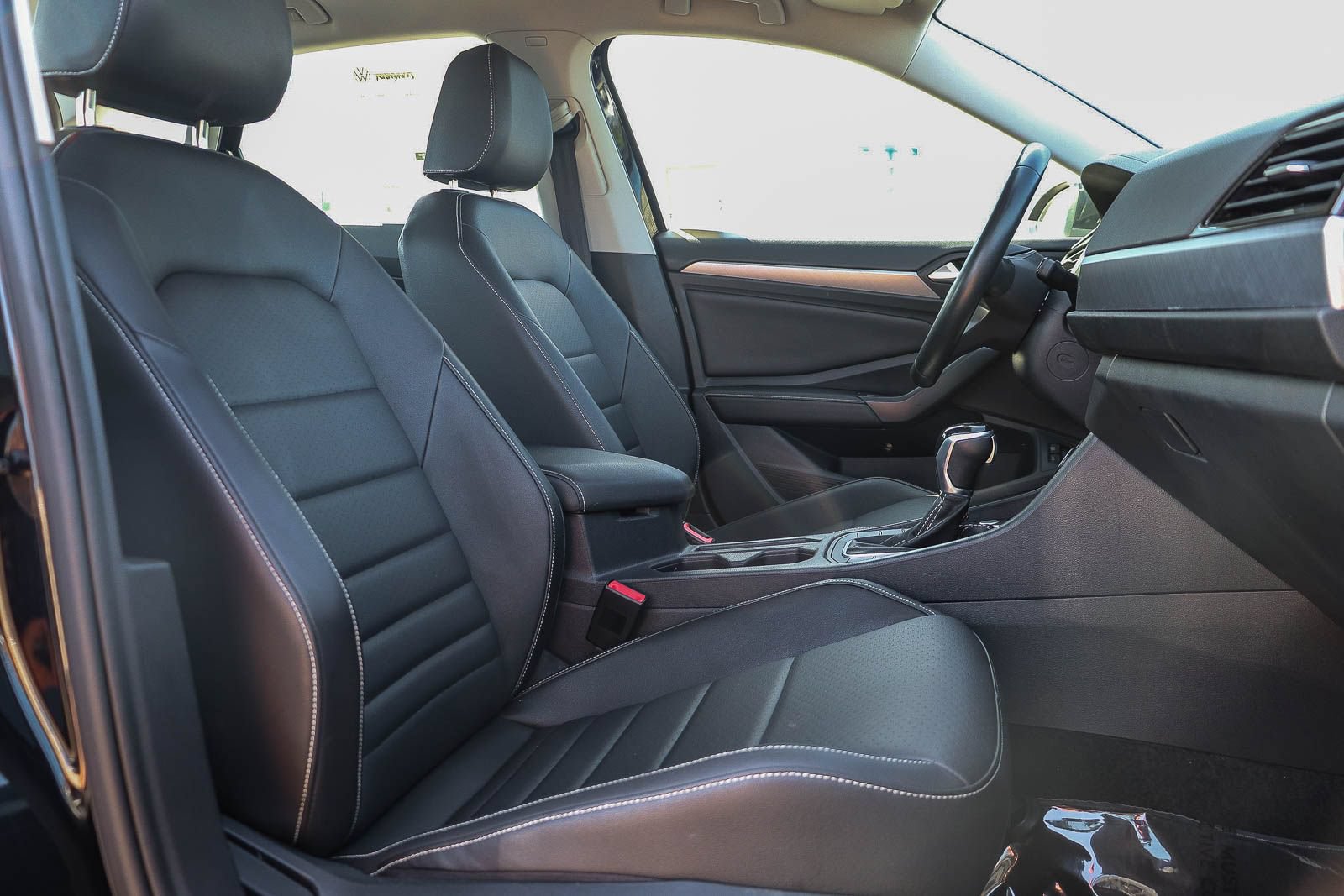 Used 2024 Volkswagen Jetta SE FWD image 17