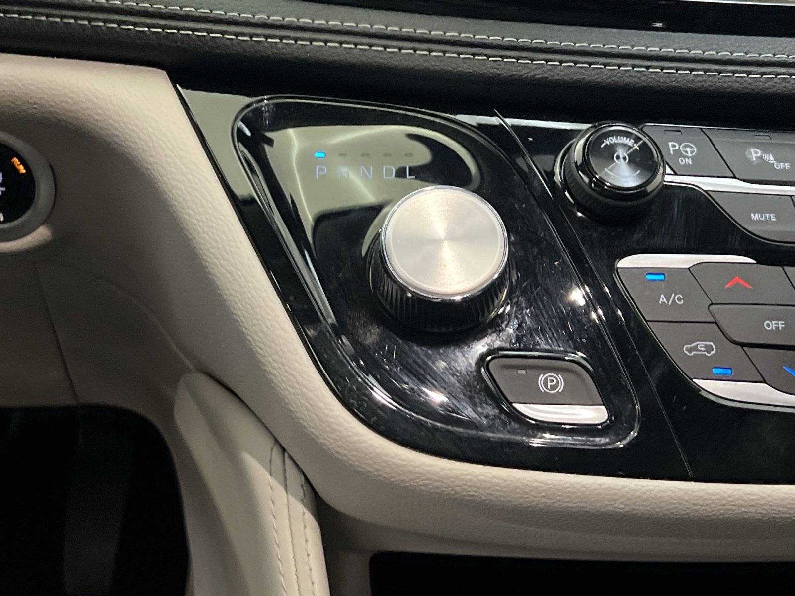 Used 2023 Chrysler Pacifica Limited image 20