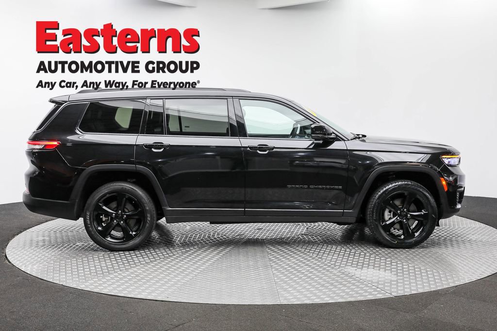 Used 2023 Jeep Grand Cherokee L Laredo image 4