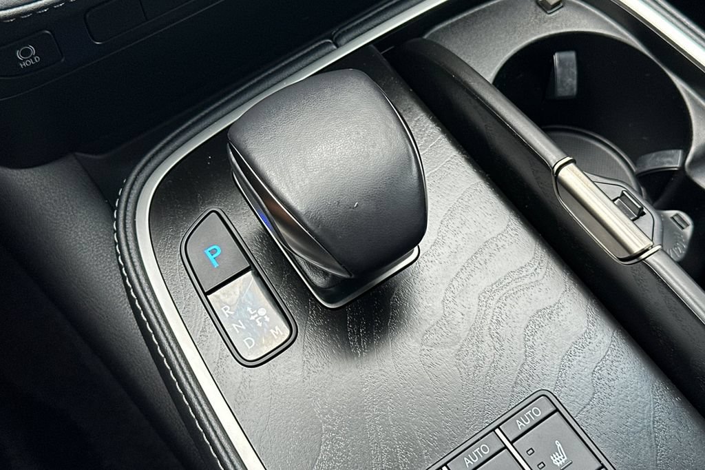 Used 2023 Lexus LS 500 w/ Accessory Package (Z1) RWD image 23