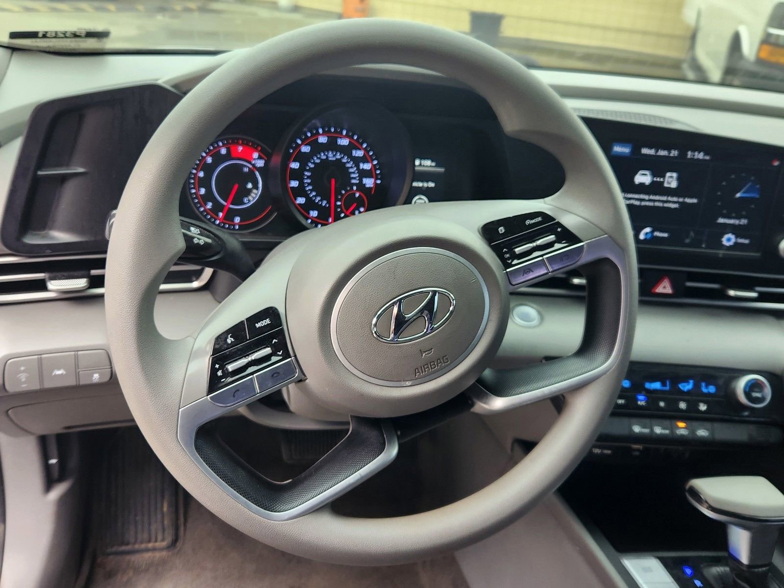 Used 2023 Hyundai Elantra SEL image 12