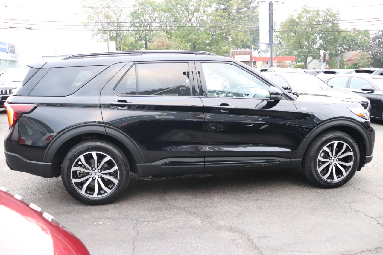 Used 2025 Ford Explorer ST-Line image 6