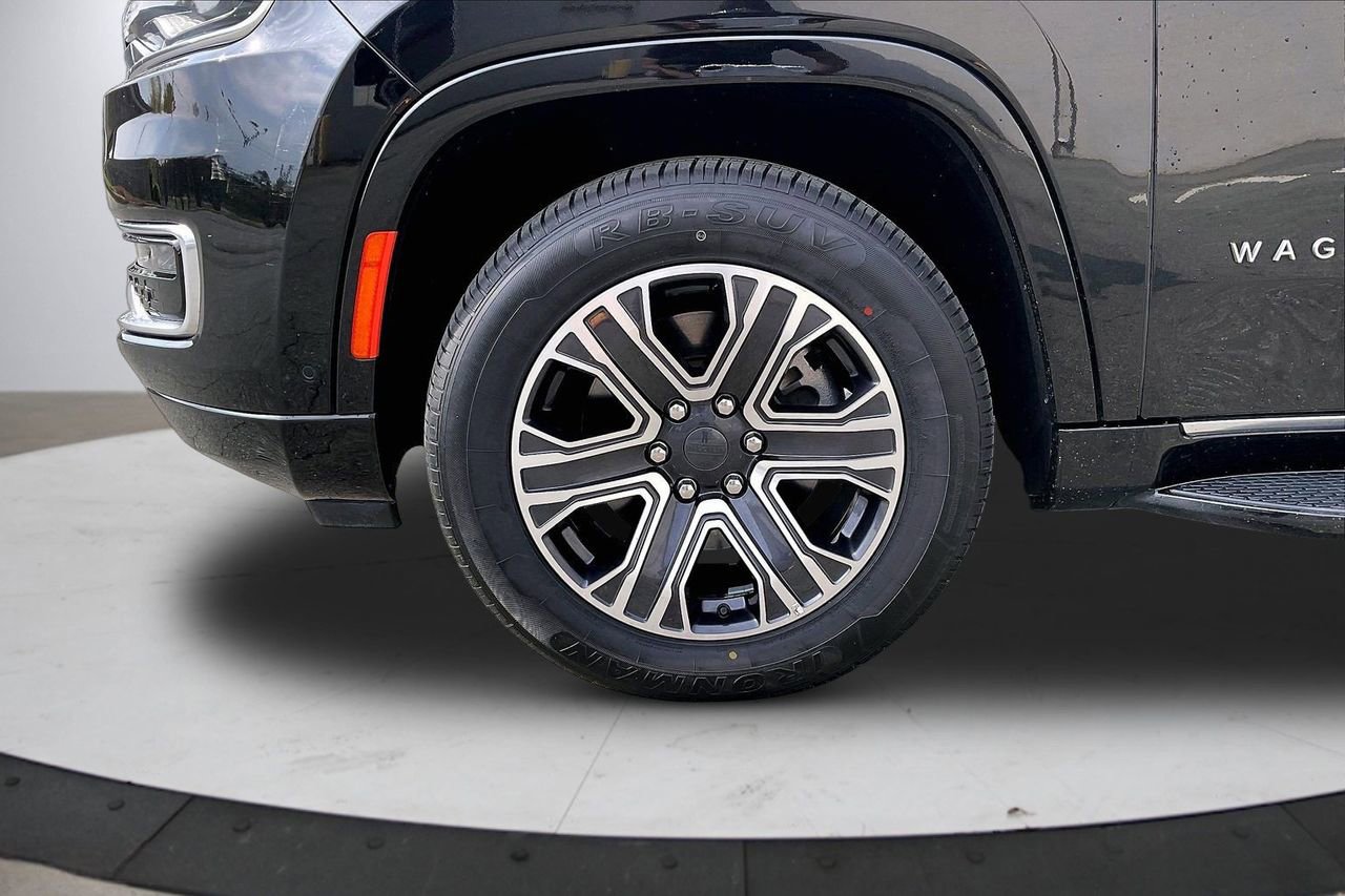 Certified 2024 Jeep Wagoneer Series II w/ Flexible Seating Group AWD/4WD image 35