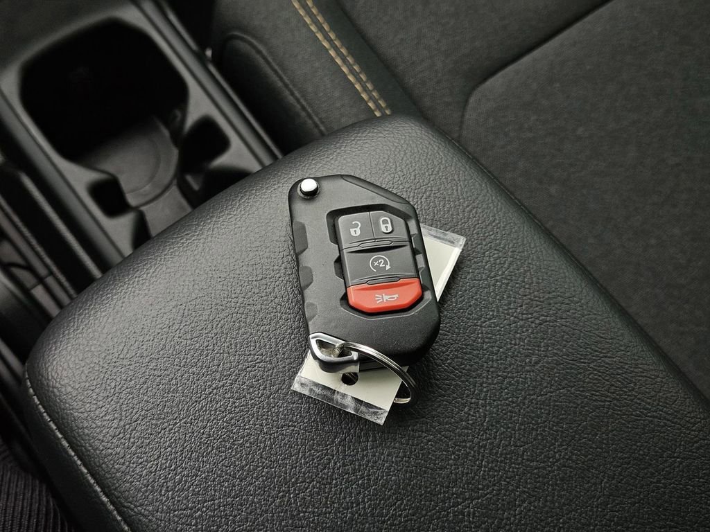 Used 2025 Jeep Wrangler Unlimited Sport AWD/4WD image 32