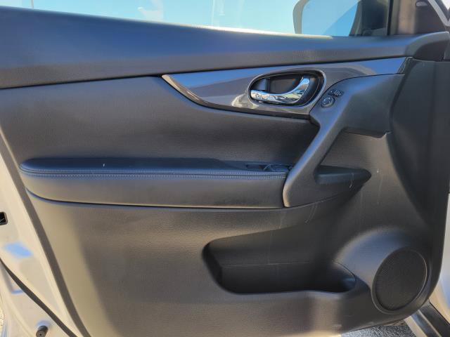 Used 2020 Nissan Rogue SV AWD/4WD image 15