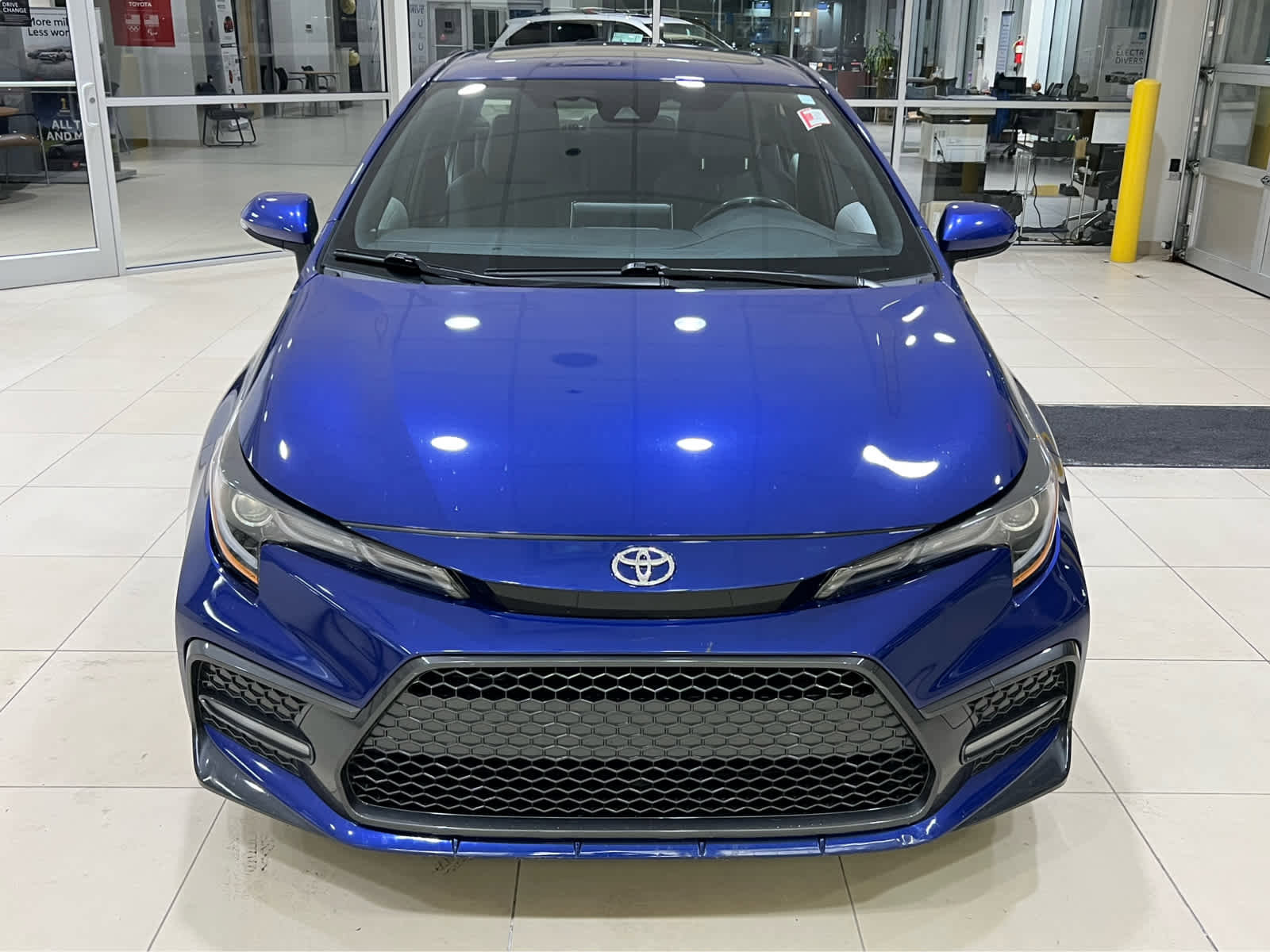 Used 2020 Toyota Corolla SE w/ SE Premium Package image 2