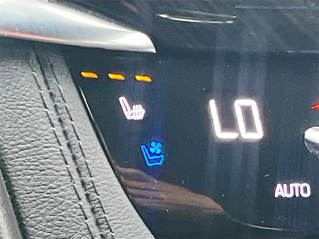 Used 2024 Cadillac XT6 Premium Luxury image 21