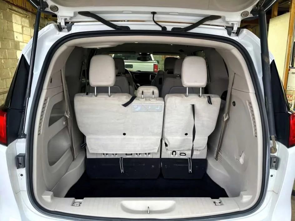 Used 2019 Chrysler Pacifica Touring-L Plus image 15